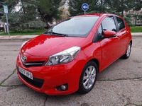 Usado Toyota Yaris Active 90 CV (66 kW) 2013 Rojo Utilitario