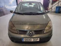 Usado Renault Grand Scénic Expression 130 CV (95 kW) 2005 Verde Monovolumen