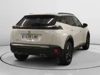 Usado Peugeot 2008 Allure 130 CV (95 kW) 2021 Blanco SUV