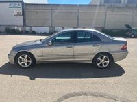 Usado Mercedes C220 Avantgarde 150 CV (110 kW) 2004 Beige Berlina