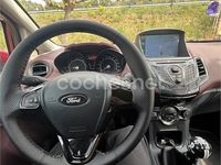 Usado Ford Fiesta Titanium 90 CV (66 kW) 2008 Granate Utilitario