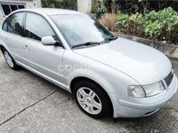 Usado VW Passat Highline 130 CV (95 kW) 1999 Gris / plata Berlina