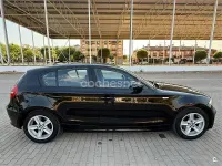 Usado BMW 118 122 CV (89 kW) 2008 Negro Utilitario