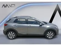 Usado Kia Stonic 100 CV (73 kW) 2025 Plateado SUV