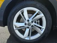 Usado VW T-Roc Life 150 CV (110 kW) 2025 Amarillo SUV