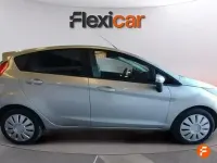 Usado Ford Fiesta Trend 101 HP (74 kW) 2015 Cinzento Citadino