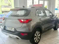Usado Kia Stonic 79 CV (58 kW) 2024 Gris / plata SUV