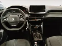 Usado Peugeot 208 Allure 100 CV (73 kW) 2022 Amarillo Utilitario