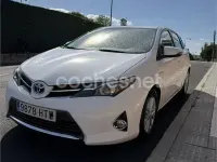 Usado Toyota Auris Hybrid Active 136 CV (100 kW) 2013 Blanco Berlina