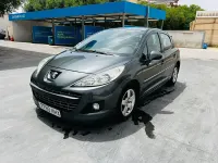 Usado Peugeot 207 Active 92 CV (67 kW) 2012 Gris Utilitario