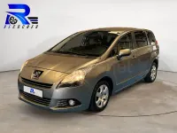 Usado Peugeot 5008 Business-Line 112 CV (82 kW) 2012 Marrón Monovolumen