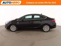 Usado Opel Astra Innovation 131 CV (96 kW) 2014 Negro Berlina