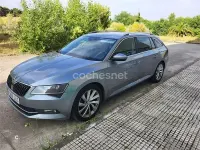 Usado Skoda Superb Style 190 CV (139 kW) 2016 Gris / plata Familiar