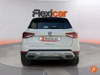 Usado Seat Arona Style Plus 110 CV (80 kW) 2022 Blanco SUV