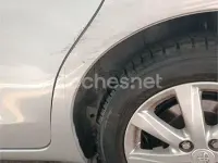 Usado Toyota Yaris Active 99 CV (72 kW) 2013 Gris / plata Utilitario