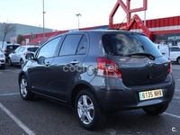Usado Toyota Yaris Connect Style 101 CV (74 kW) 2011 Gris / plata Utilitario