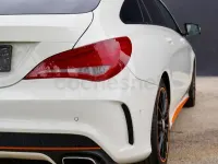 Usado Mercedes CLA200 136 CV (100 kW) 2015 Blanco Familiar