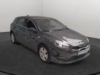 Usado Kia Ceed 136 CV (100 kW) 2024 Gris / plata Utilitario