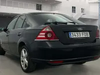 Usado Ford Mondeo Ghia 155 CV (114 kW) 2006 Negro Berlina