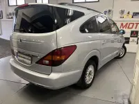 Usado SsangYong Rodius 165 CV (121 kW) 2011 Plateado Monovolumen