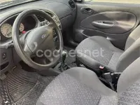 Usado Ford Fiesta Trend 60 CV (44 kW) 2003 Gris / plata Utilitario