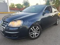 Usado VW Jetta Highline 105 CV (77 kW) 2008 Negro Berlina