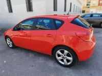 Usado Opel Astra Excellence 110 CV (80 kW) 2012 Rojo Utilitario