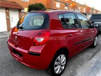 Usado Renault Clio II Authentique 70 CV (51 kW) 2006 Rojo Berlina