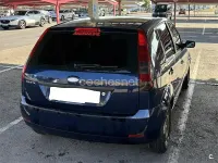 Usado Ford Fiesta Ambiente 68 CV (50 kW) 2004 Azul Utilitario