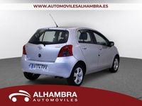 Usado Toyota Yaris Sol 87 CV (63 kW) 2007 Gris / plata Berlina