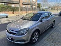 Usado Opel Astra GTC Sport 140 CV (102 kW) 2008 Gris / plata Berlina