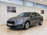 Usado Skoda Octavia Ambition 150 CV (110 kW) 2022 Gris Utilitario