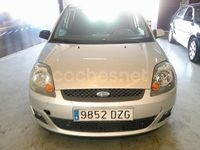 Usado Ford Fiesta Trend 80 CV (58 kW) 2006 Gris / plata Utilitario