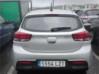 Usado Kia Rio Sport 84 CV (61 kW) 2022 Gris / plata Berlina