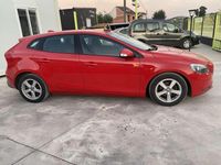 Usado Volvo V40 Kinetic 120 CV (88 kW) 2015 Rojo Familiar