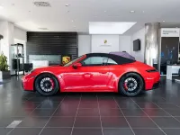Usado Porsche 992 480 CV (353 kW) 2025 Rojo Descapotable
