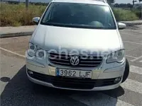 Usado VW Touran 140 CV (102 kW) 2009 Gris / plata Monovolumen