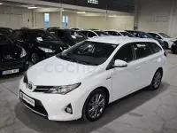 Usado Toyota Auris Hybrid Active 136 CV (100 kW) 2014 Blanco Familiar