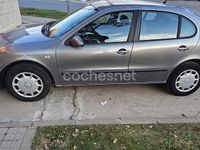 Usado Seat Leon Sport 110 CV (80 kW) 2004 Gris / plata Berlina