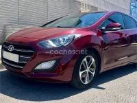 Usado Hyundai i30 GO! 100 CV (73 kW) 2016 Granate Berlina