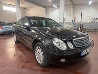 Usado Mercedes E220 Elegance 150 CV (110 kW) 2004 Negro Berlina