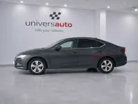 Usado Skoda Octavia Ambition 150 CV (110 kW) 2021 Gris / plata Berlina
