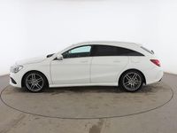 Usado Mercedes CLA200 Shooting Brake AMG line 135 CV (99 kW) 2018 Blanco Familiar