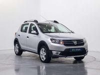 Usado Dacia Sandero Stepway 90 CV (66 kW) 2013 Plateado Utilitario