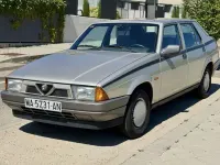 Usado Alfa Romeo 75 120 CV (88 kW) 1988 Gris / plata Berlina
