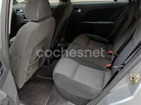 Usado Ford Mondeo Ghia 130 CV (95 kW) 2006 Gris / plata Familiar
