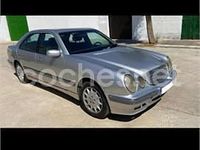 Usado Mercedes E320 Elegance 197 CV (144 kW) 2001 Gris / plata Berlina