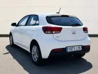 Usado Kia Rio 100 CV (73 kW) 2022 Blanco Berlina