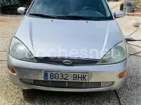 Usado Ford Focus Trend 115 CV (84 kW) 2001 Gris / plata Berlina