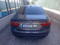 Usado Jaguar F-Pace R-Sport 180 CV (132 kW) 2017 Gris / plata SUV